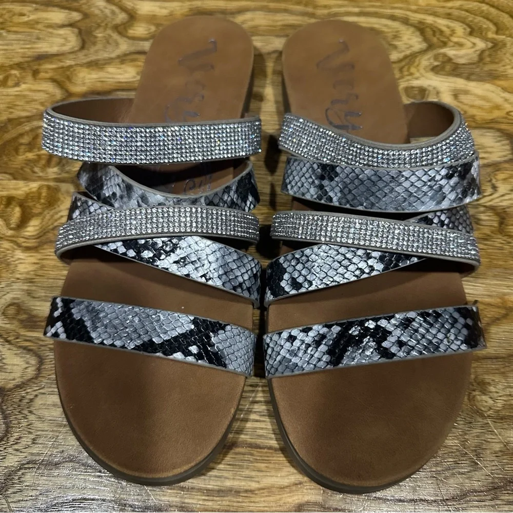Very G rhinestone & snake skin print sandals Sz 8.5 - Picture 1 of 6
